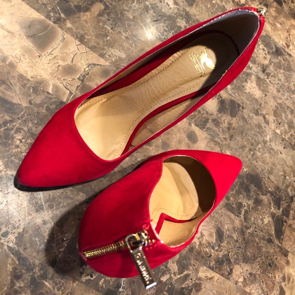 Pointed toe heels
